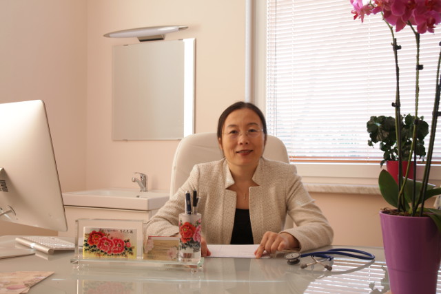 Frau Dr. Yanxia Li, TCM, Traditionelle chinesische Medizin, Allgemeinmedizin und Kräuterheilkunde in Berlin-Hermsdorf